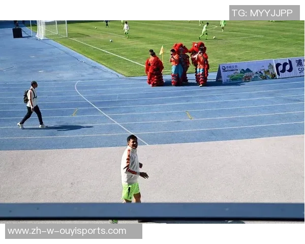 足球场上的帅气风采：球星们的独特魅力与精彩瞬间展示